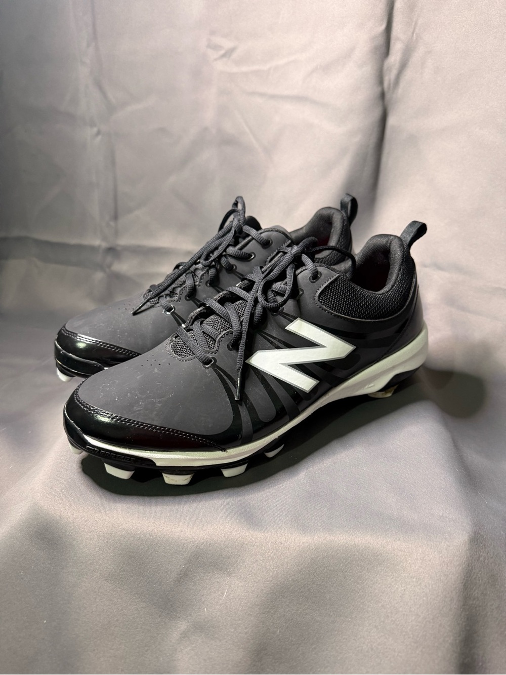 New Balance Black baseball  Sneakers with Red Insole